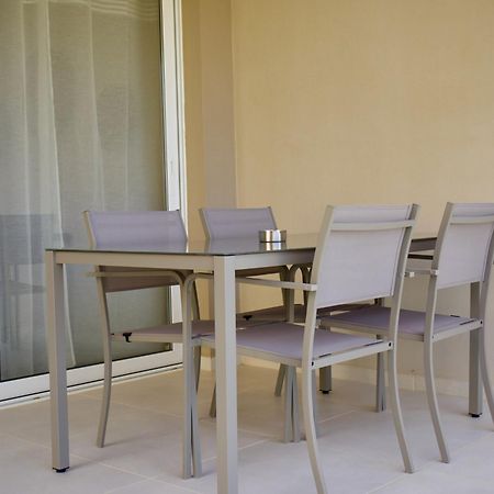 Resitour - Aphrodite Beachfront Pirgos Psilonerou Habitación foto