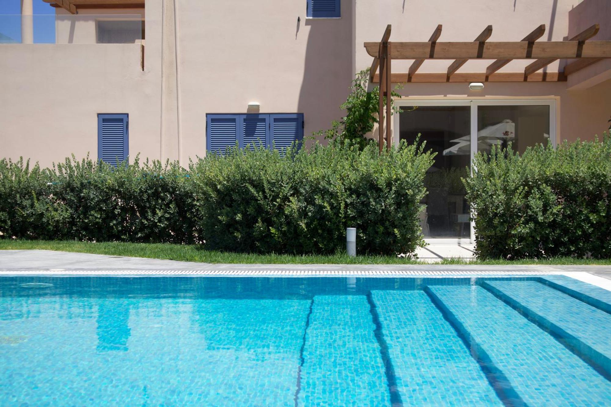 Resitour - Aphrodite Beachfront Pirgos Psilonerou Habitación foto
